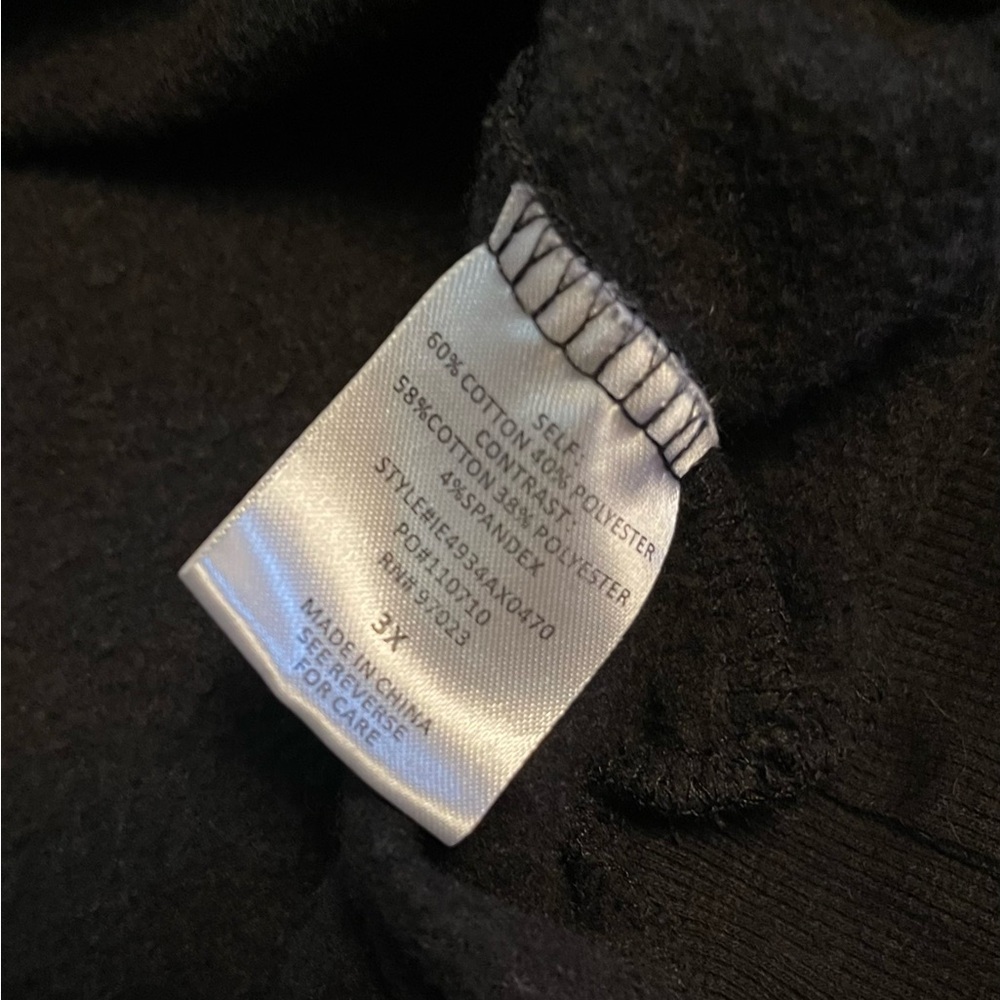 3/$15 ~ Rebellious One ~ “LOVED” 🥰 ❤️ 💞 Sweatshirt… 🌈 - Picture 3 of 7